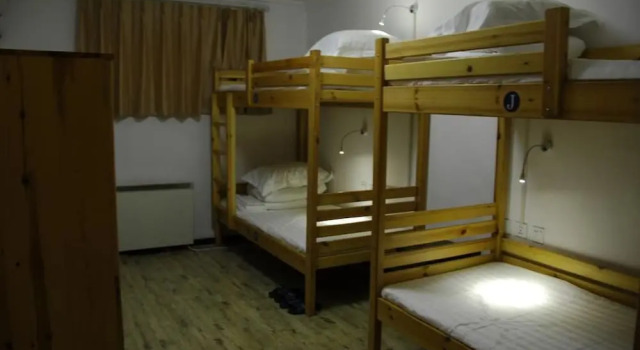 Кровать в общем номере Lucky Family Hostel