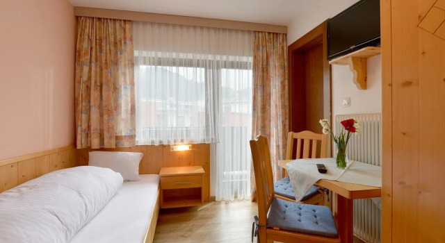 Gästehaus Albert + Gerti Sillaber, Rezervovat Hotel Hotely v Tyrolsko se snídaní, Snídaně