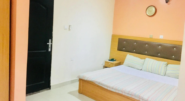De Man Hotel, Book Hotel Ikeja 