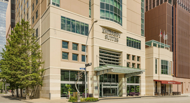 Embassy Suites Houston - Downtown, Забронировать Отель Хьюстон - центр города Хьюстон, рядом с Станция хьюстонского скоростного трамвая "Белл"