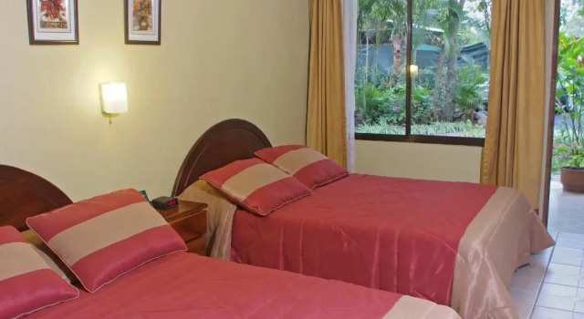 Standardowy czteroosobowy pokój i balkonem i z widokiem Hotel Robledal