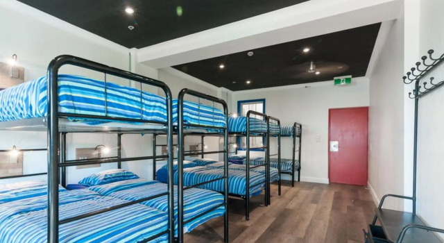 Кровать в общем номере Mad Monkey Hostel Coogee Beach