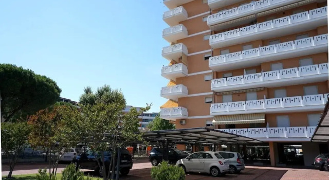 Nice apartment in Porto Santa Margherita with terrace, Забронировать Апартаменты/квартира Каорле Линьяно-Ривьера