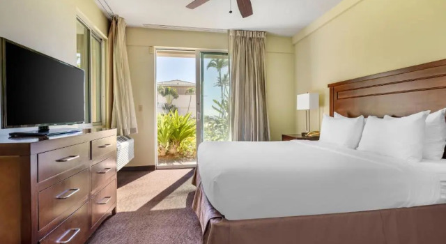 Люкс с 2 комнатами с частичным видом на океан Hilton Vacation Club The Point at Poipu Kauai