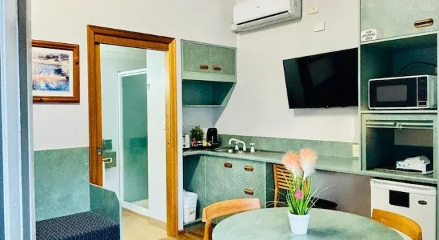 Camera familiare Standard con balcone Downs Motel