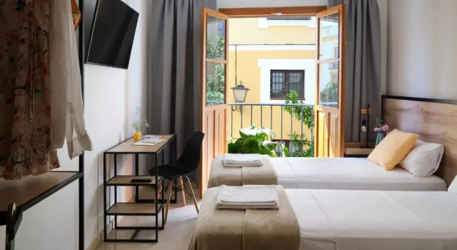 Четырёхместный номер Standard с балконом Sweet Sevilla Suites - Smart Hotel