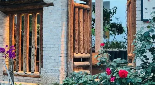 Zhijian Mountain Lodge, Prenota Hotel Dali Yunnan