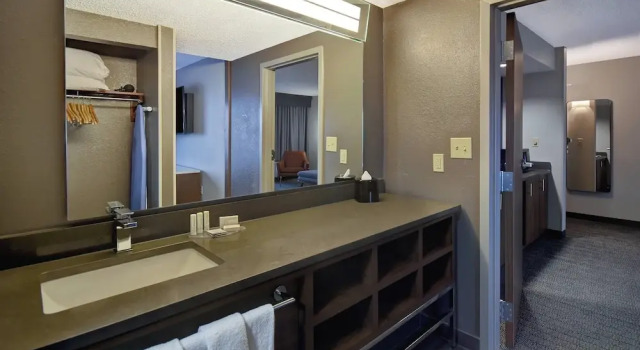 Люкс c 1 комнатой Courtyard by Marriott Cincinnati Airport