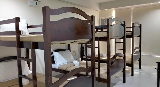 Bett im Wohnheim 2205 Suites