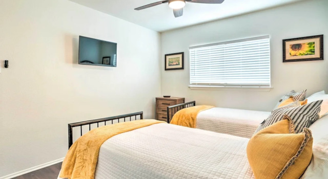 Коттедж San Antonio Home w/ Hot Tub & Arcade Games