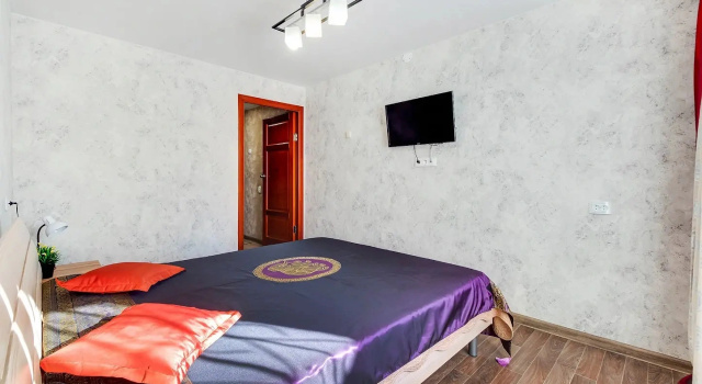 Апартаменты с балконом и с красивым видом из окна Квартира Апартаменты 2 комнатная квартира в центре, с огороженной территорией