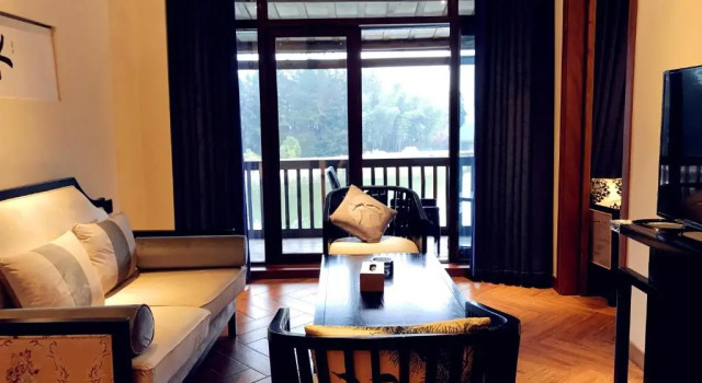 Люкс с балконом Shuimu Xiaoxiang Holiday Guesthouse