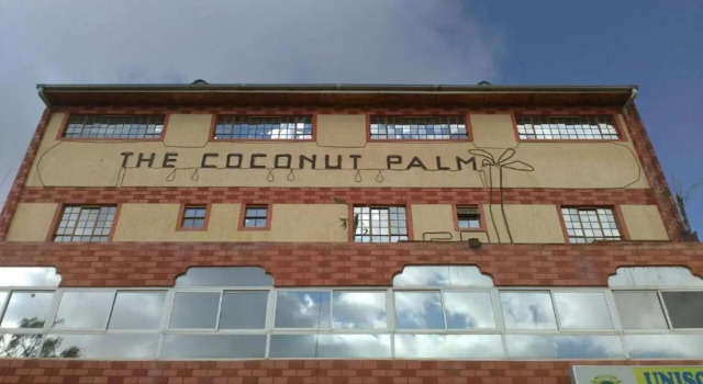 Coconut Palm Hotel, Varaa Hotelli Hotellit Nyeri aamiaisella, Aamiainen