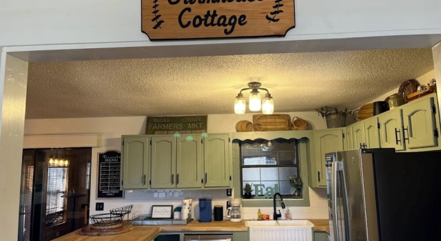 Коттедж Farmhouse Cottage - Close To Tanger Outlets And Pigeon Forge! 3 Bedroom Home by RedAwning
