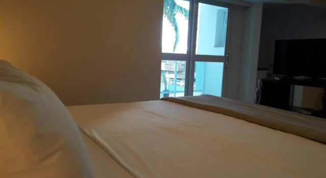 Люкс с видом на бассейн Hotel Crystal Residence Cianorte