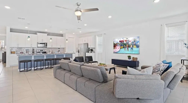 8911 Tropical Haven Court