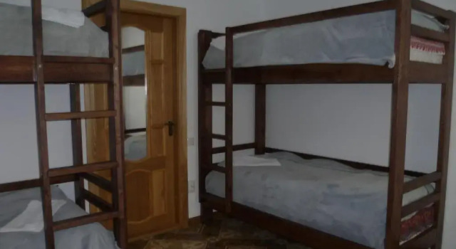 Кровать в общем номере Home Hotel