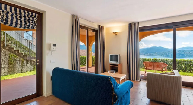 Spacious Apartment in Rancone With Lake View, Reserva ahora Apartamento Hoteles en Oggebbio con piscina, Piscina