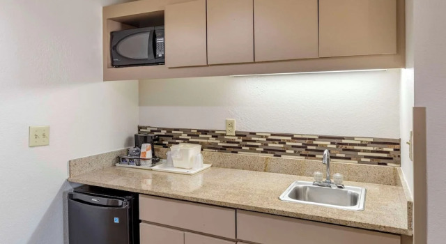 Люкс Deluxe Comfort Inn Greensboro - Kernersville