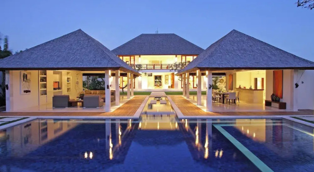 Вилла с 4 комнатами с балконом Villa Asante
