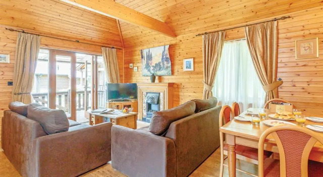Tilford Woods Lodge Retreat, Забронировать Отель Отели Западного Суссекса с парковкой, Парковка
