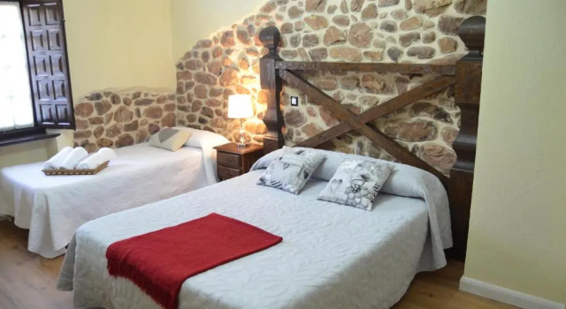 Трёхместный номер Standard Posada Real La Montañesa