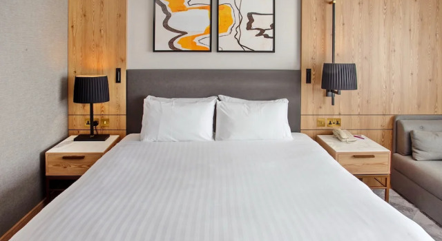 Номер Premium Crowne Plaza Marlow by IHG