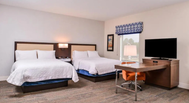 Четырёхместный люкс Hampton Inn Benson