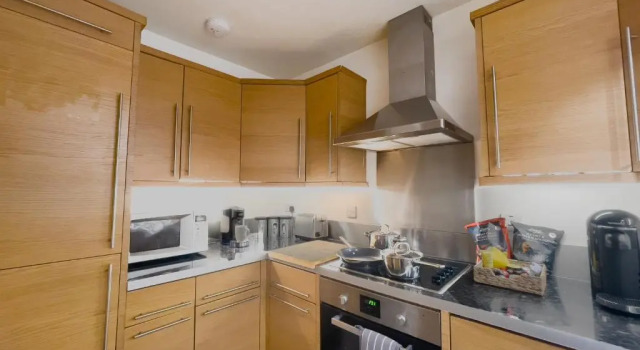 Spacious Contractor Flat for Large groups - Private Parking by Tailored Apartments