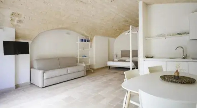 Palazzo della Torre 003 - Historical modern stay, Varaa Hotelli Bari Bari Province