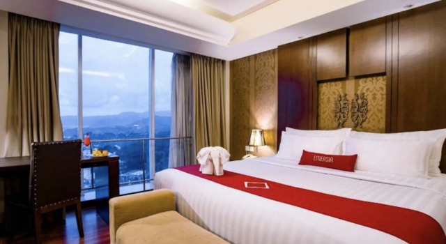 Полулюкс Emersia Hotel and Resort