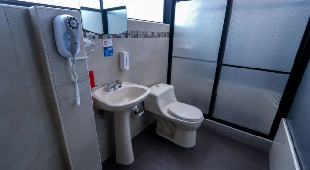 Standard Twin room Hostal Kolibri B&B