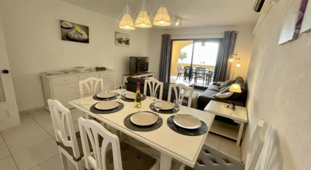 Апартаменты Dona Lola Martha - Spacious 3 bedroom apartment with partial sea views