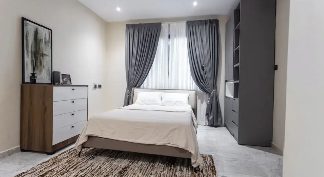 Gloria's Court-BlueWaters, Book Hotel Adenta 
