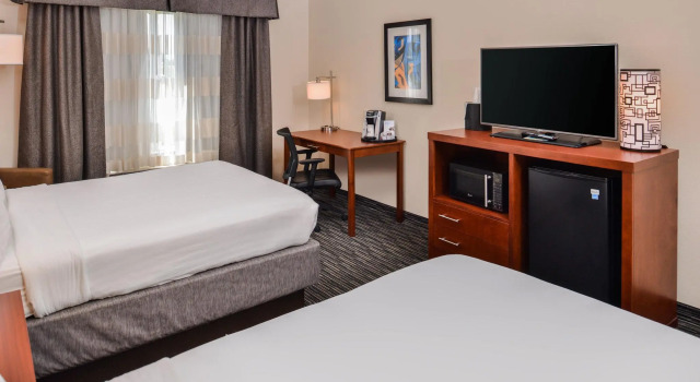 Четырёхместный номер Standard Holiday Inn Express & Suites York by IHG