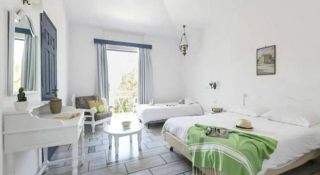 Трёхместный номер Standard с видом на сад Sunrise Village Beach Hotel
