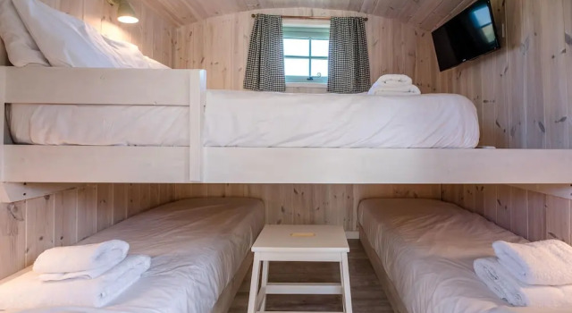 Honeysuckle Farm Hut 7 - Suffolk Farm Holidays, Забронировать Фермерский дом Фермерские дома Англии, Фермерский дом