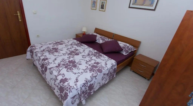 Charming modern house with the new swimming pool - apartment Maya 2, Buchen Sie Ferienwohnung Hotels in Gespanschaft Split-Dalmatien mit Pool, Schwimmbad