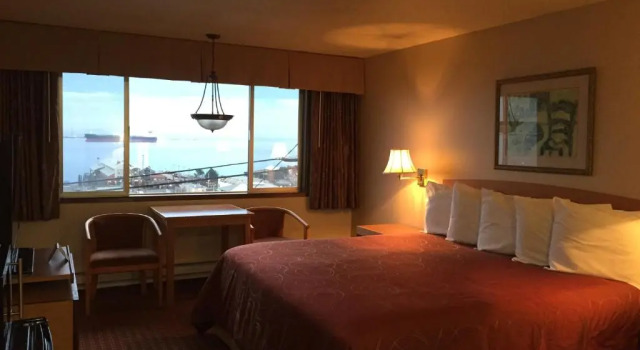 Номер с видом на гавань Port Angeles Inn