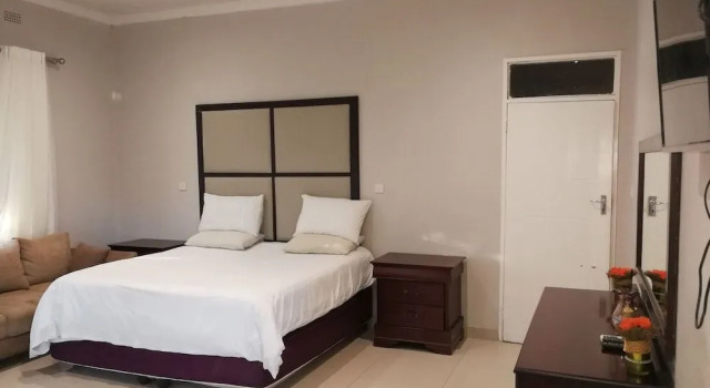 Palm Leaf Gardens, Book Hotel Kwekwe Midlands Province