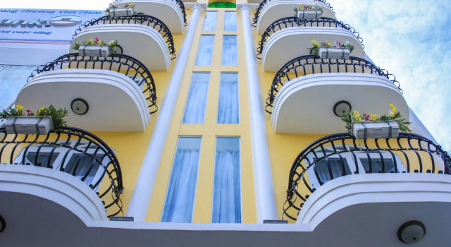 OYO 153 L&M Hotel