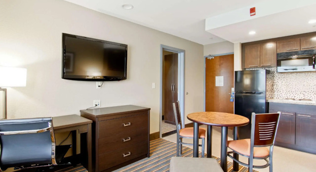 Люкс с 2 комнатами Best Western Plus Woodstock Inn & Suites