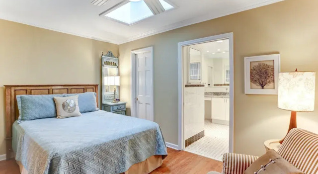 Коттедж Ocean Ave Spacious Seaside Cottage by RedAwning