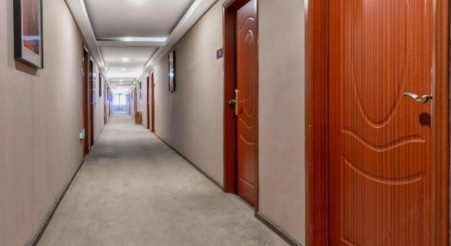 Pai Hotel (Zhongshan Xiaolan High Speed Railway Station Dongsheng State Banquet Branch), Rezervasyon Otel Xiaolan otoparklı oteller, Otopark
