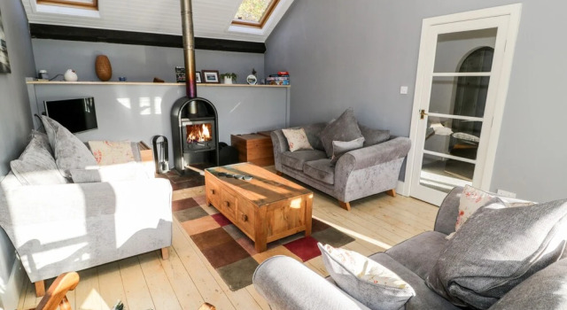 Gardd Ynys, Varaa Hotelli Llanelltyd Glamorgan