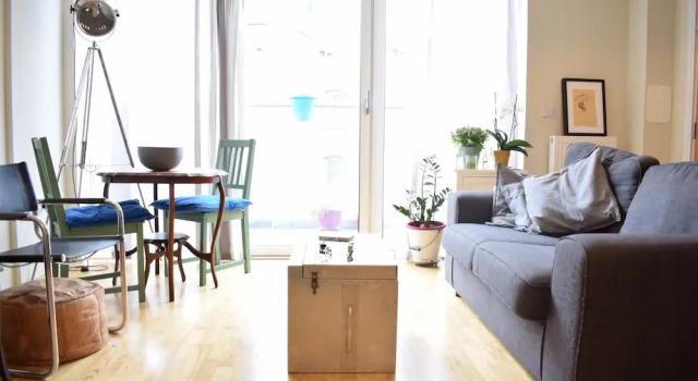 Spacious 1 Bedroom Apartment Near Greenwich, Varaa Huoneisto Asunnot kohteessa Merseyside, Huoneisto