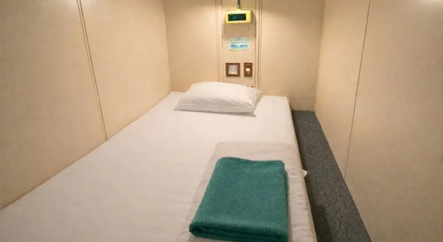 Кровать в общем номере (мужской номер) Capsule Hotel Block Room
