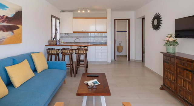 Apt 28 Famara