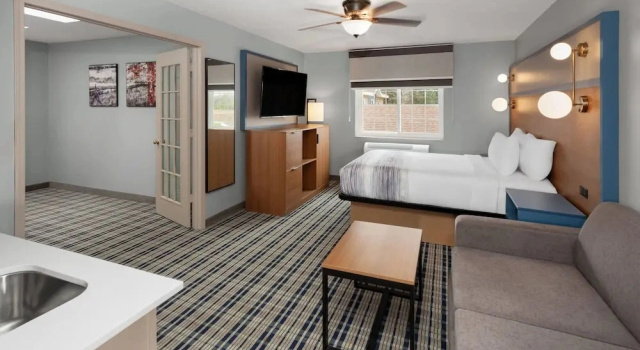Люкс AmericInn by Wyndham Lake Mills