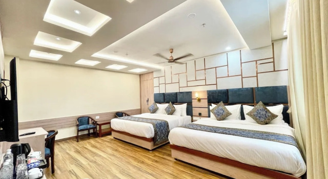 Четырёхместный номер Deluxe Hotel Mantavya - Varanasi near Temple
